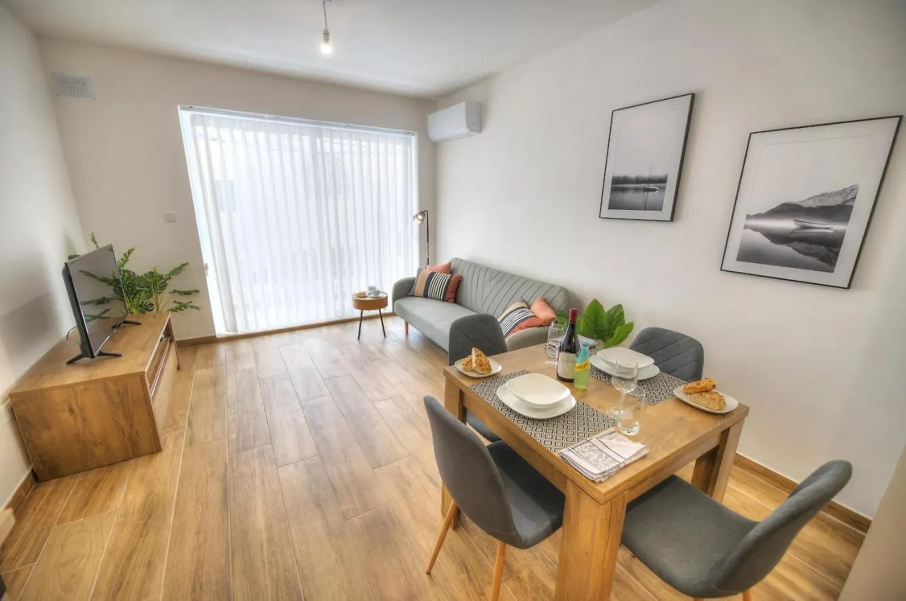 Modern And Centrally Located Large One Bedroom Apartment Kbon1-1 Pieta 0*,