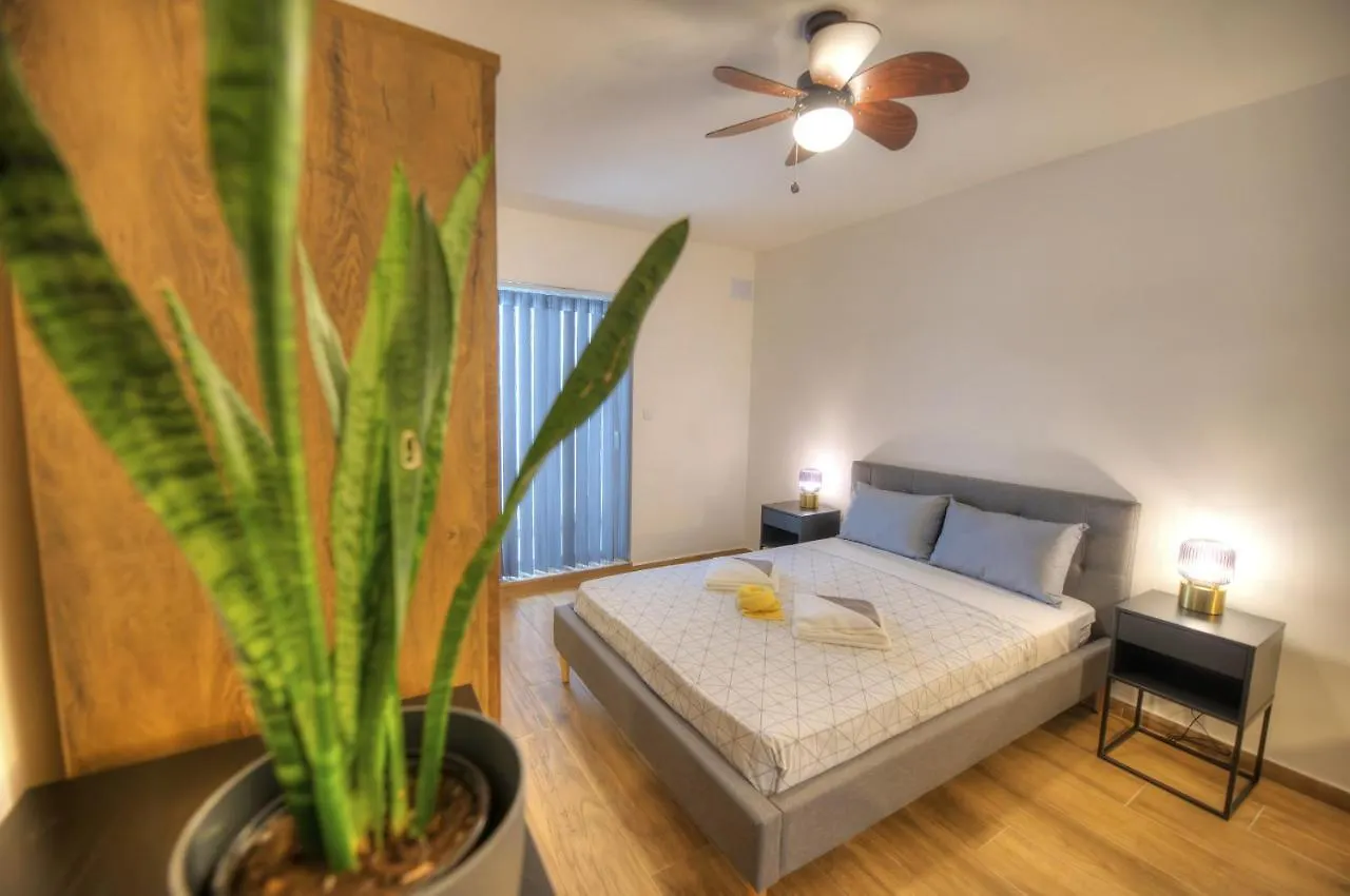 Modern And Centrally Located Large One Bedroom Apartment Kbon1-1 Pieta