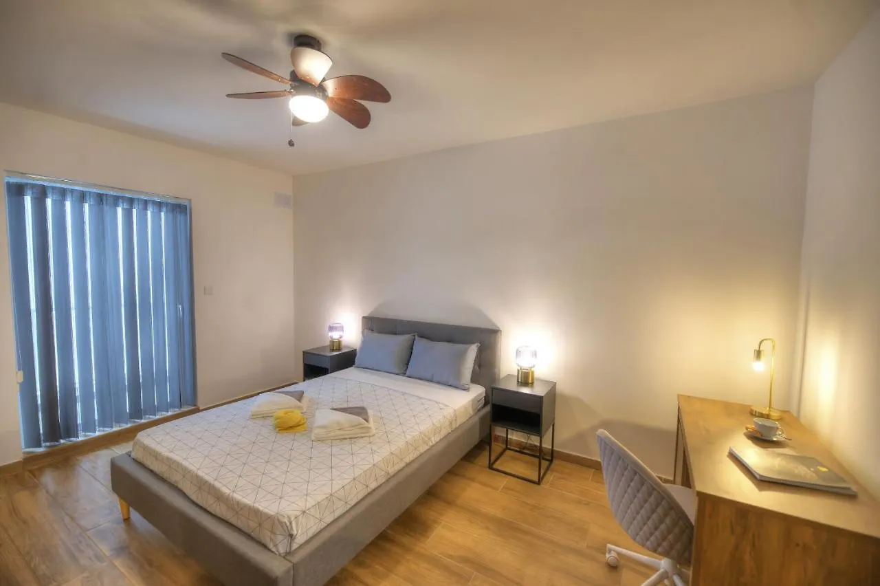 Modern And Centrally Located Large One Bedroom Apartment Kbon1-1 Pieta