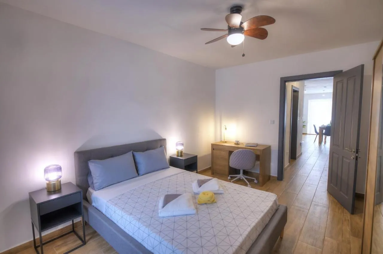 Modern And Centrally Located Large One Bedroom Apartment Kbon1-1 Pieta
